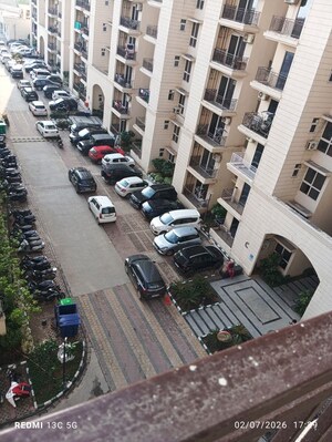 Team Area in 2 BHK Apartment at Signature Global Prime, Sector 63a – for Rent