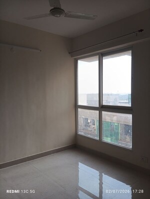 Room in 2 BHK Apartment at Signature Global Prime, Sector 63a – for Rent