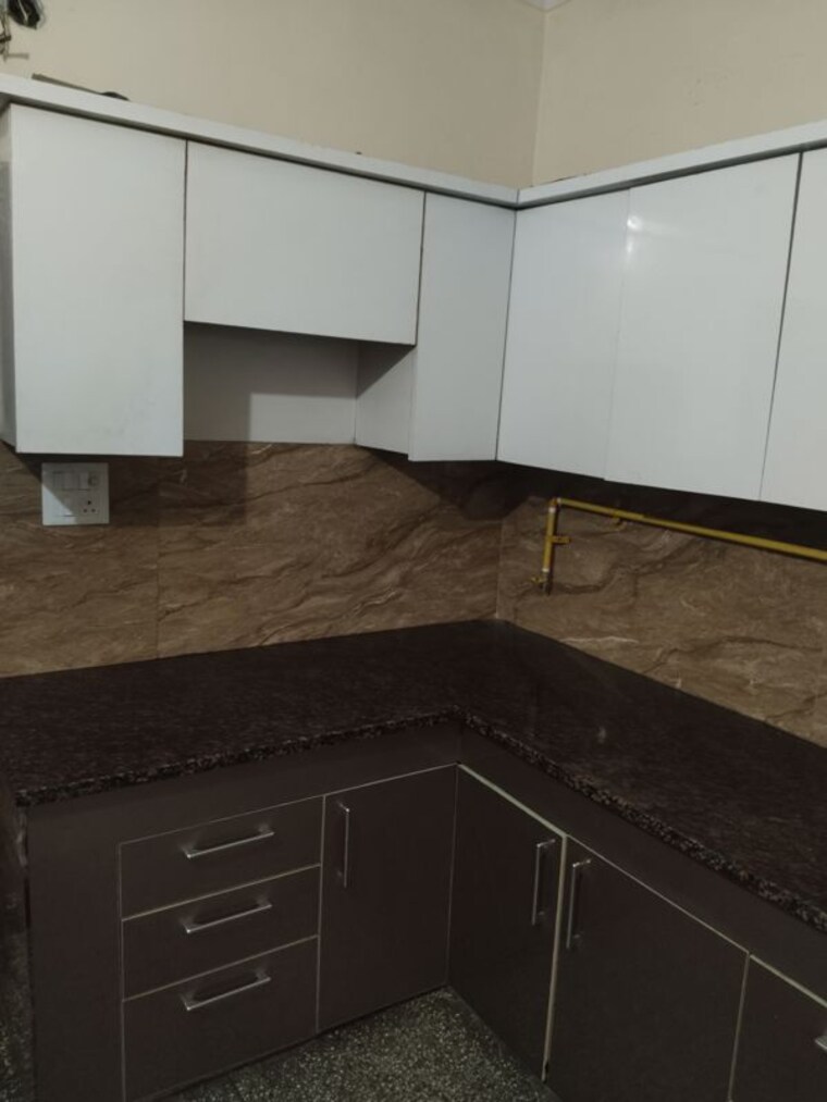 Kitchen, sector 14 3 Bedroom 500 Sq.Yd. Builder Floor In Sector 14 Sonipat 10494811