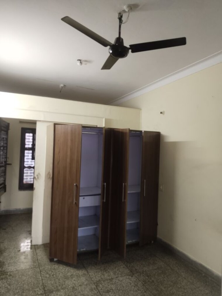 Room, sector 14 3 Bedroom 500 Sq.Yd. Builder Floor In Sector 14 Sonipat 10494811
