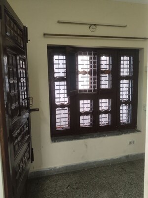 Room in 3 BHK Builder Floor at Sector 14 – for Rent