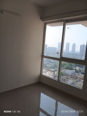 Room in 2 BHK Apartment at Signature Global Prime, Sector 63a – for Rent