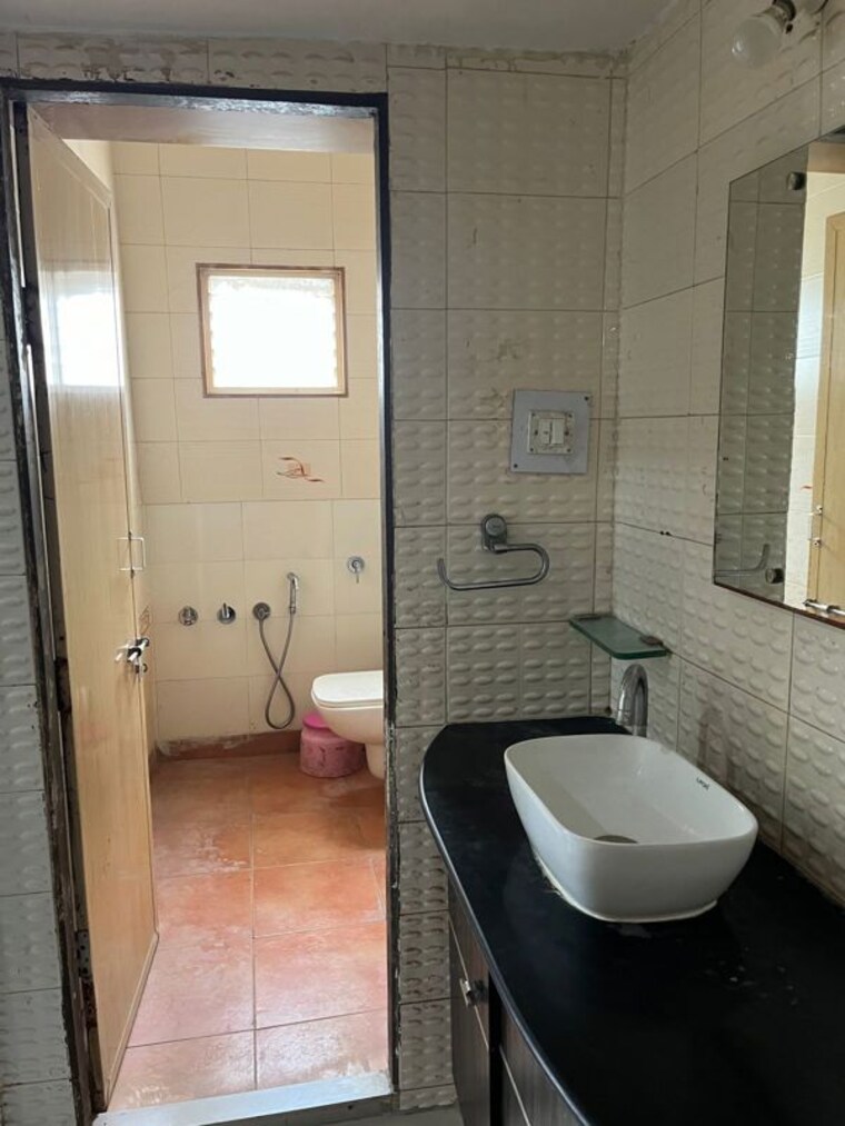 Bathroom, naranpura 2 Bedroom 1100 Sq.Ft. Apartment In Naranpura Ahmedabad 10494923