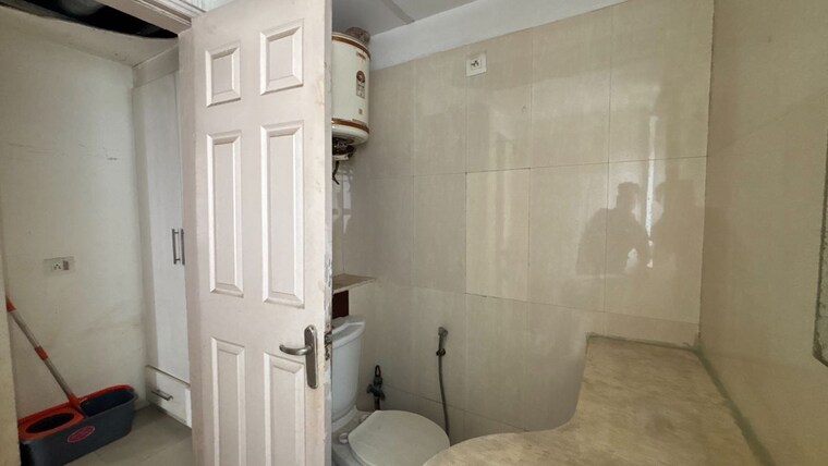 Bathroom, jaypee-greens-pavilion-court 2 Bedroom 1350 Sq.Ft. Apartment In Sector 128 Noida 10494976