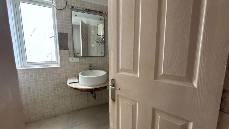 Bathroom, jaypee-greens-pavilion-court 2 Bedroom 1350 Sq.Ft. Apartment In Sector 128 Noida 10495014