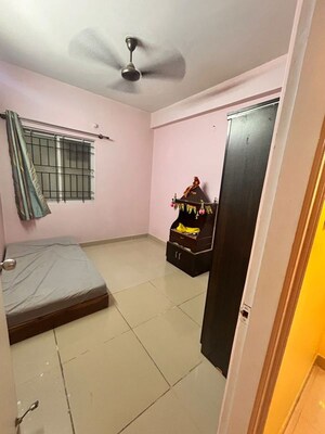 Room in 2.5 BHK Apartment at Vivek Sanskaar, Whitefield Road – for Rent