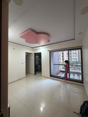 Room in 2 BHK Apartment at Runwal Eirene, Balkum Pada – for Rent