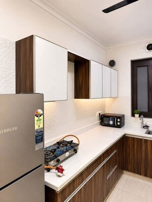 Furnished Amenities in 2 BHK Builder Floor at AKD Tower, Sector 14 – for Rent