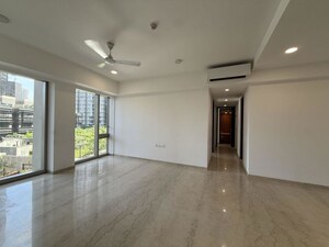 Room in 3 BHK Apartment at Lodha The Park, Worli – for Rent