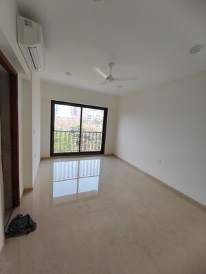 Room in 4 BHK Apartment at Vithaldas Nagar – for Sale