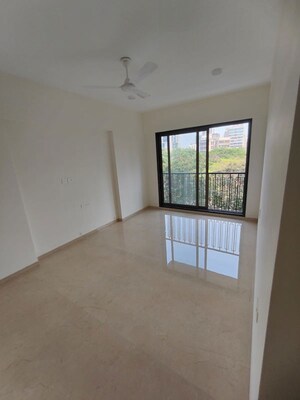 Room in 4 BHK Apartment at Vithaldas Nagar – for Sale