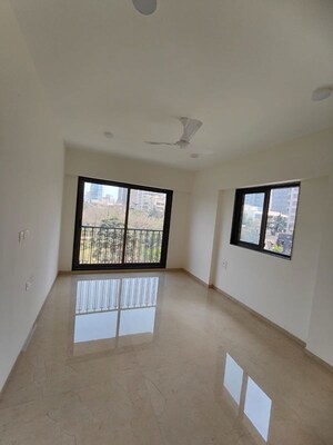 Room in 4 BHK Apartment at Vithaldas Nagar – for Sale