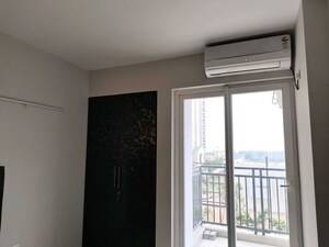 Room in 3 BHK Apartment at Eldeco Live By The Greens, Sector 150 – for Rent