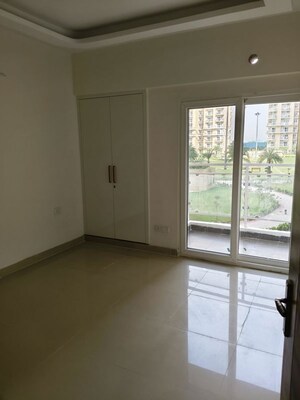 Room in 3 BHK Apartment at Samridhi Luxuriya Avenue, Sector 150 – for Rent