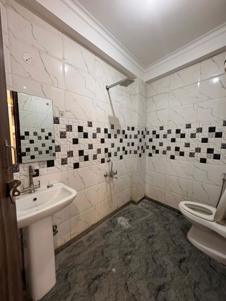 Bathroom, saket 1 Bedroom 600 Sq.Ft. Builder Floor In Saket Delhi 10495569
