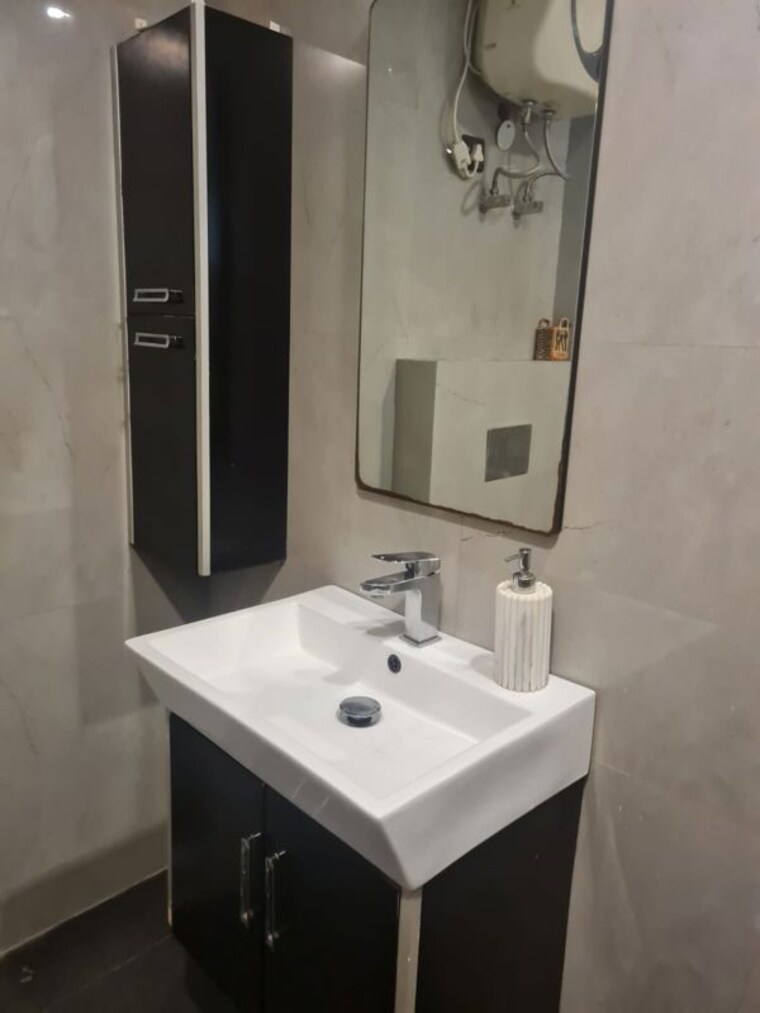 Team Area, new rajinder nagar 3 Bedroom 125 Sq.Yd. Builder Floor In New Rajinder Nagar Delhi 10495632