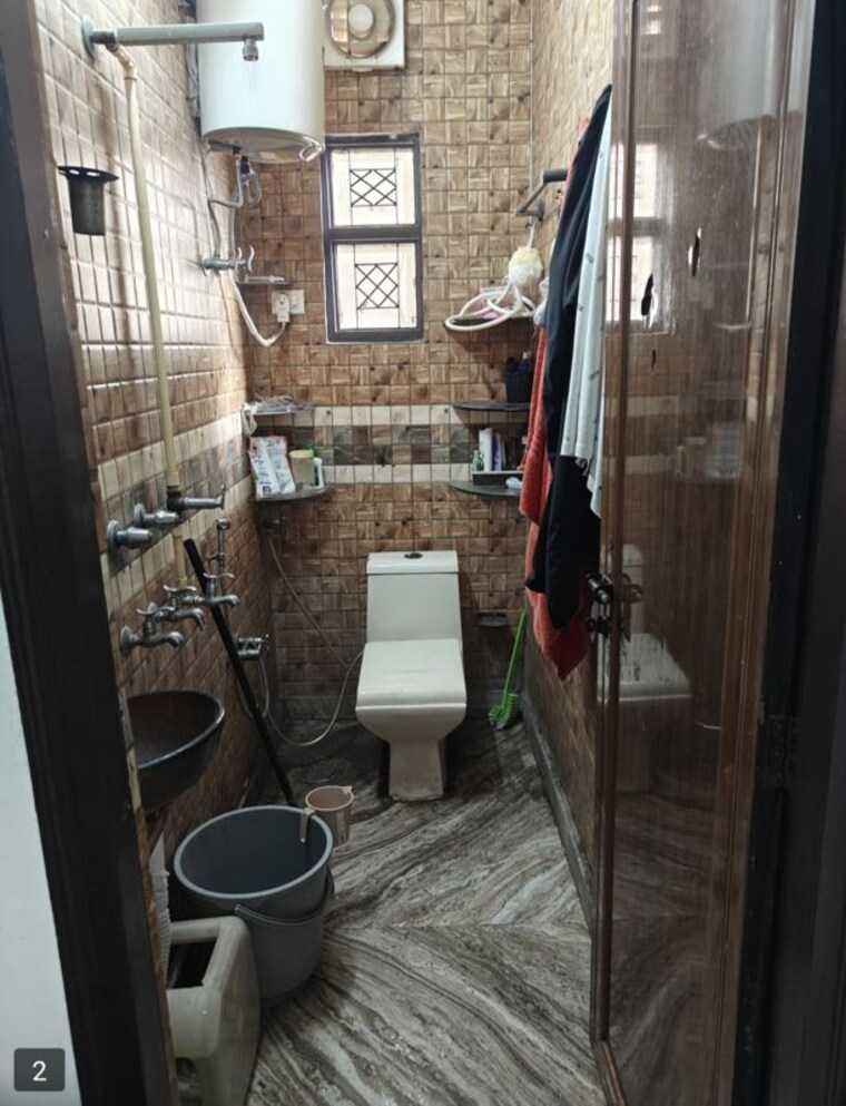 Bathroom, rohini sector 15 2 Bedroom 800 Sq.Ft. Builder Floor In Rohini Sector 15 Delhi 10495698
