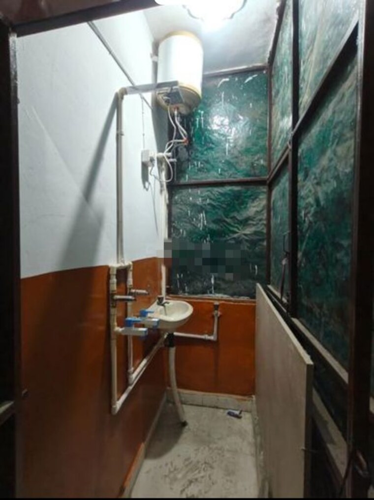 Kitchen, rohini sector 11 2 Bedroom 900 Sq.Ft. Builder Floor In Rohini Sector 11 Delhi 10495701
