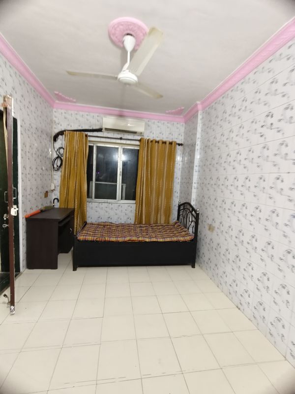 1 Rk  365 Sq.Ft. Apartment in Satellite Garden