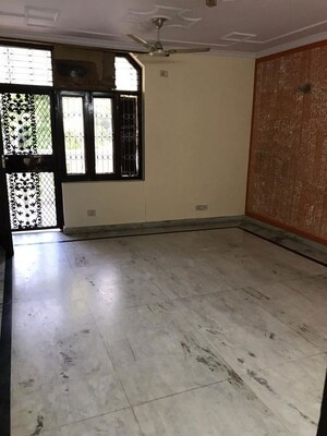 Room in 2 BHK Builder Floor at Lajpat Nagar I – for Rent