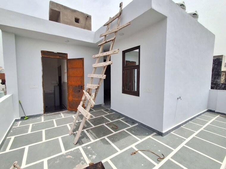 Balcony, rohini sector 7 1 Bedroom 700 Sq.Ft. Builder Floor In Rohini Sector 7 Delhi 10495712
