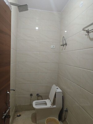Bathroom in 2 BHK Builder Floor at Rohini Sector 17 – for Rent