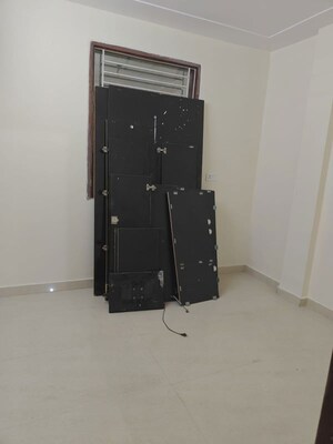 Furnished Amenities in 2 BHK Builder Floor at Rohini Sector 17 – for Rent