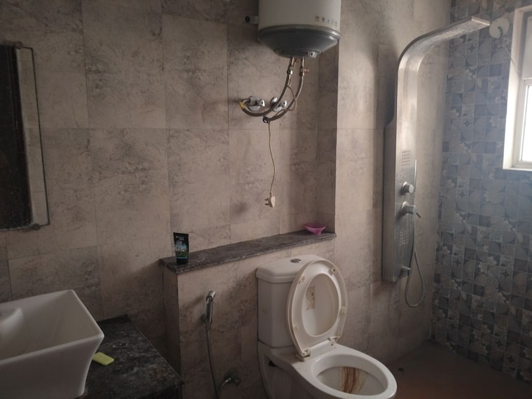 Bathroom, sushma-chandigarh-grande 3 Bedroom 1790 Sq.Ft. Apartment In Lohgarh Zirakpur 10495724