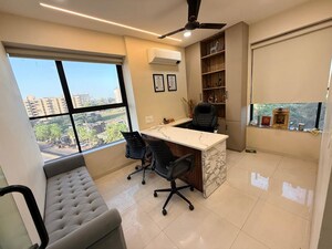  Office Space For Rent in Sayajigunj
