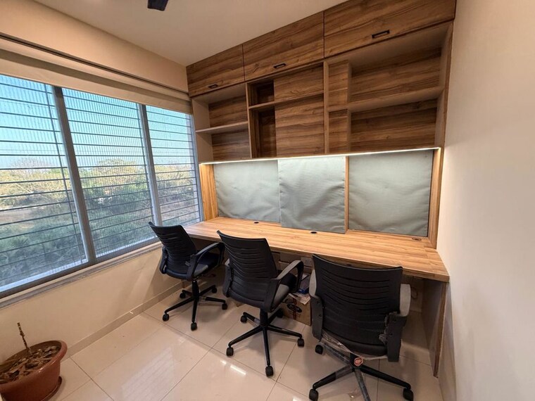Team Area, sayajigunj Commercial Office Space 800 Sq.Ft. In Sayajigunj Vadodara 10495727