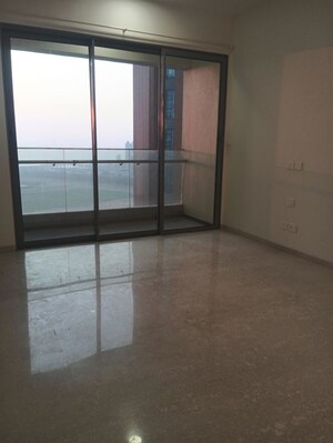 Room in 3 BHK Apartment at Piramal Mahalaxmi, Mahalaxmi – for Rent