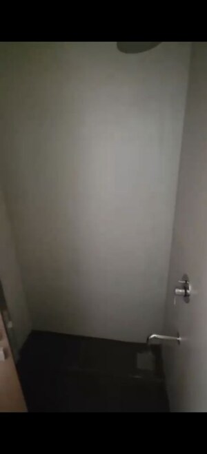 Room in 2 BHK Apartment at Piramal Vaikunth, Balkum Pada – for Sale