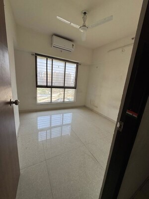 Room in 2 BHK Apartment at Lodha Amara, Kolshet Road – for Sale