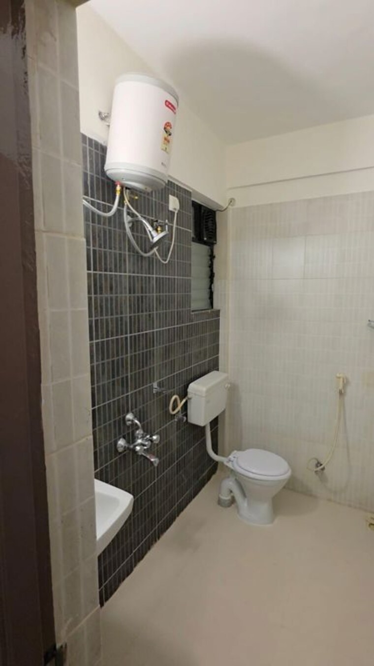 Bathroom, ak-surana-sanskruti-prangan 4 Bedroom 3000 Sq.Ft. Villa In Baner Pune 10495751