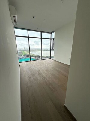 Room in 4 BHK Apartment at Piramal Mahalaxmi, Mahalaxmi – for Rent