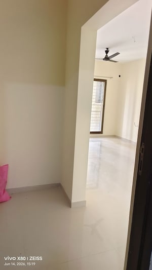 Room in 2 BHK Apartment at Runwal Eirene, Balkum Pada – for Rent