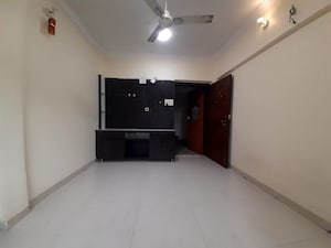 Room in 1 BHK Apartment at Doordarshan CHS, Goregaon East – for Rent