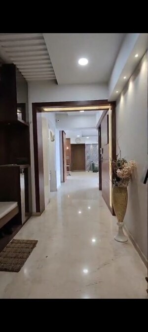 Building Lobby in 3.5 BHK Apartment at Imperial Heights Goregaon West, Goregaon West – for Rent