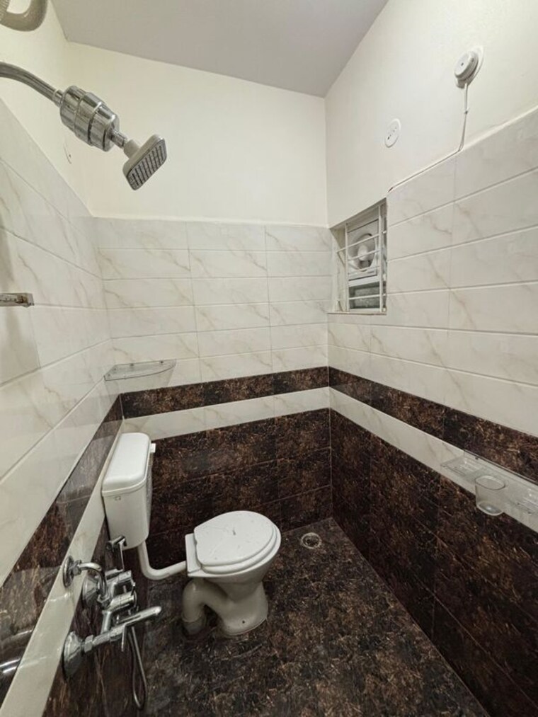 Bathroom, hsr layout 1 Bedroom 800 Sq.Ft. Independent House In Hsr Layout Bangalore 10493987