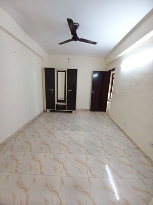 Room in 2 BHK Apartment at Apex Our Homes, Sector 37c – for Rent