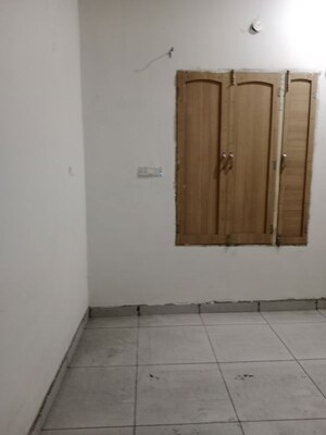 Room in 2.5 BHK Builder Floor at Tehsil Camp – for Rent