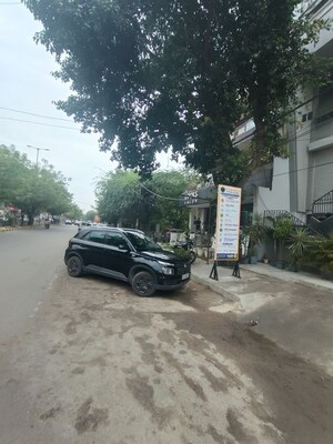 Parking in  Shop at Paschim Vihar – for Rent