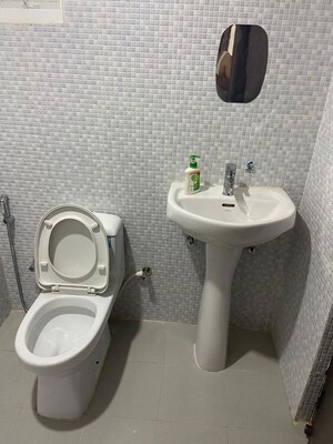 Bathroom in 3.5 BHK Apartment at Ansal Sushant Golf City Celebrity Gardens, Sushant Golf City – for Rent