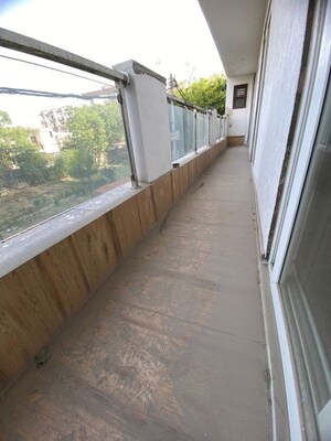 Balcony in 2 BHK Builder Floor at Mayur Vihar 1 – for Rent