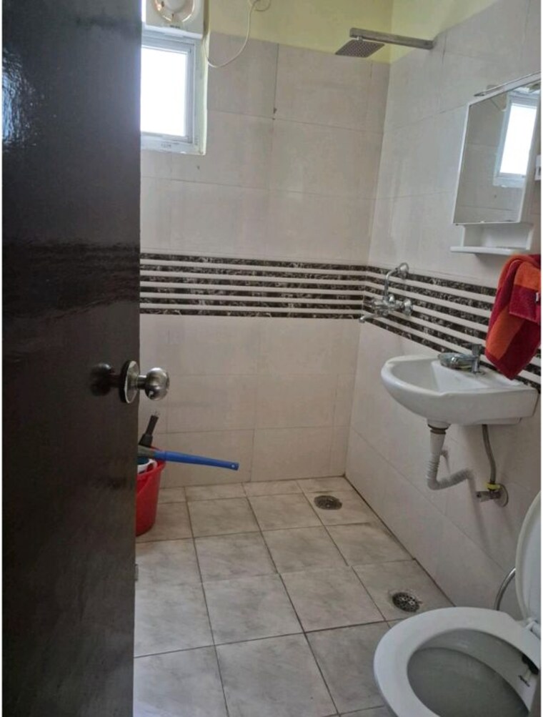 Bathroom, shree-vardhman-green-court 2 Bedroom 690 Sq.Ft. Apartment In Sector 90 Gurgaon 10495878