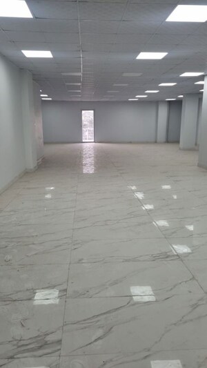 Room in  Showroom at Viraj Lotus Enclave, Gomti Nagar – for Rent