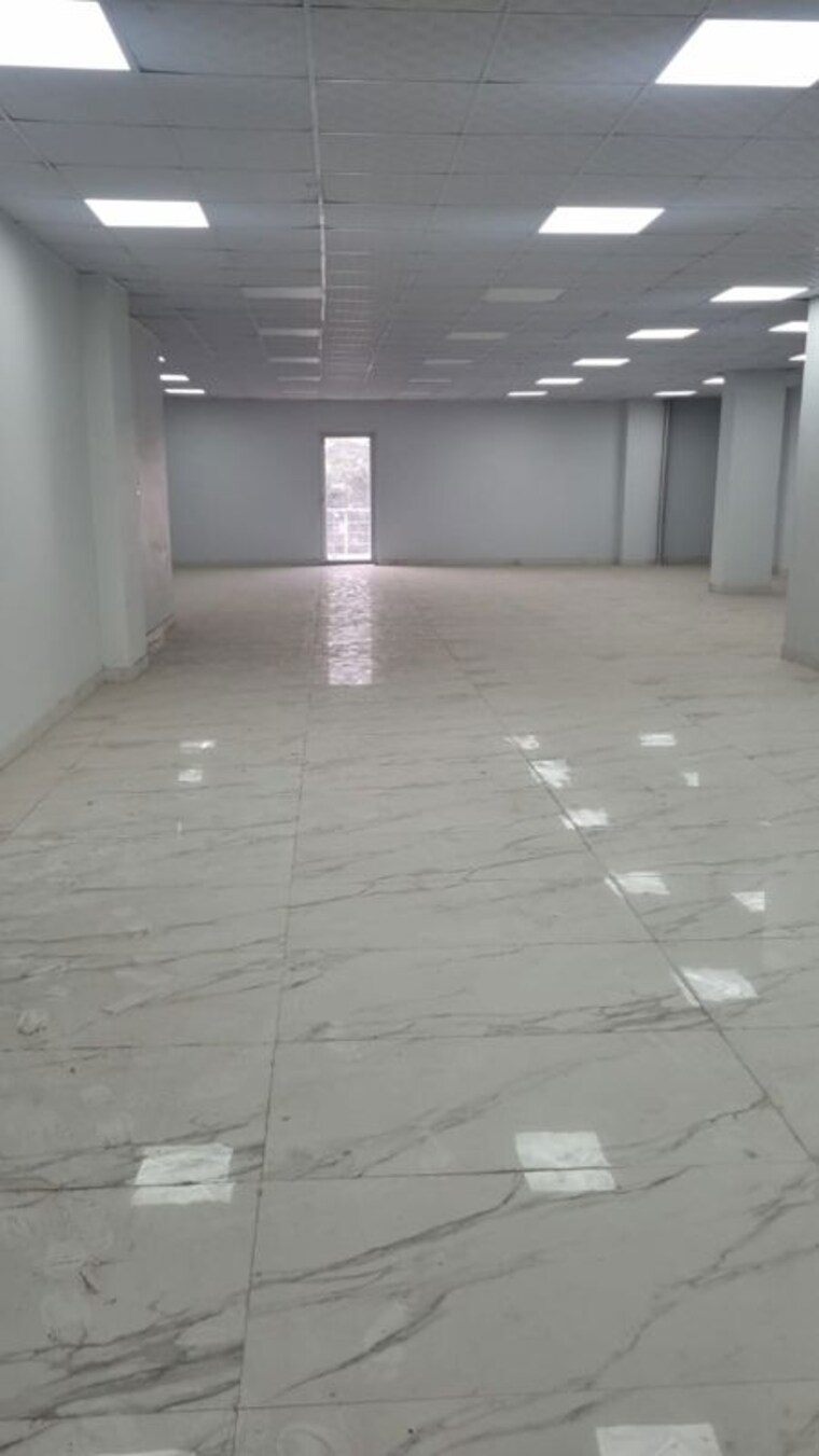 Room, viraj-lotus-enclave Commercial Showroom 5000 Sq.Ft. In Gomti Nagar Lucknow 10495891