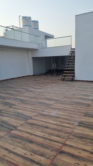 Room in  Showroom at Viraj Lotus Enclave, Gomti Nagar – for Rent