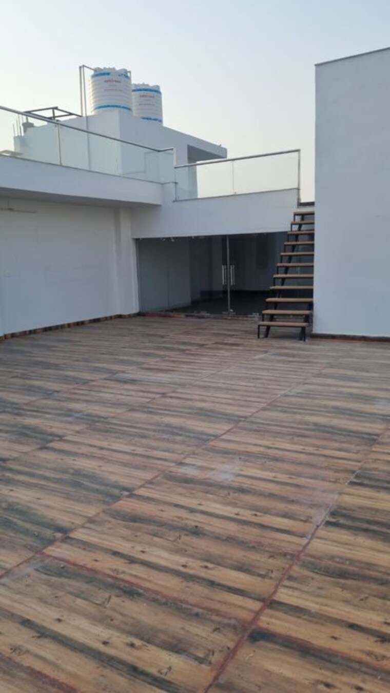 Room, viraj-lotus-enclave Commercial Showroom 5000 Sq.Ft. In Gomti Nagar Lucknow 10495891