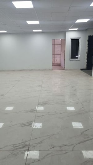 Room in  Showroom at Viraj Lotus Enclave, Gomti Nagar – for Rent
